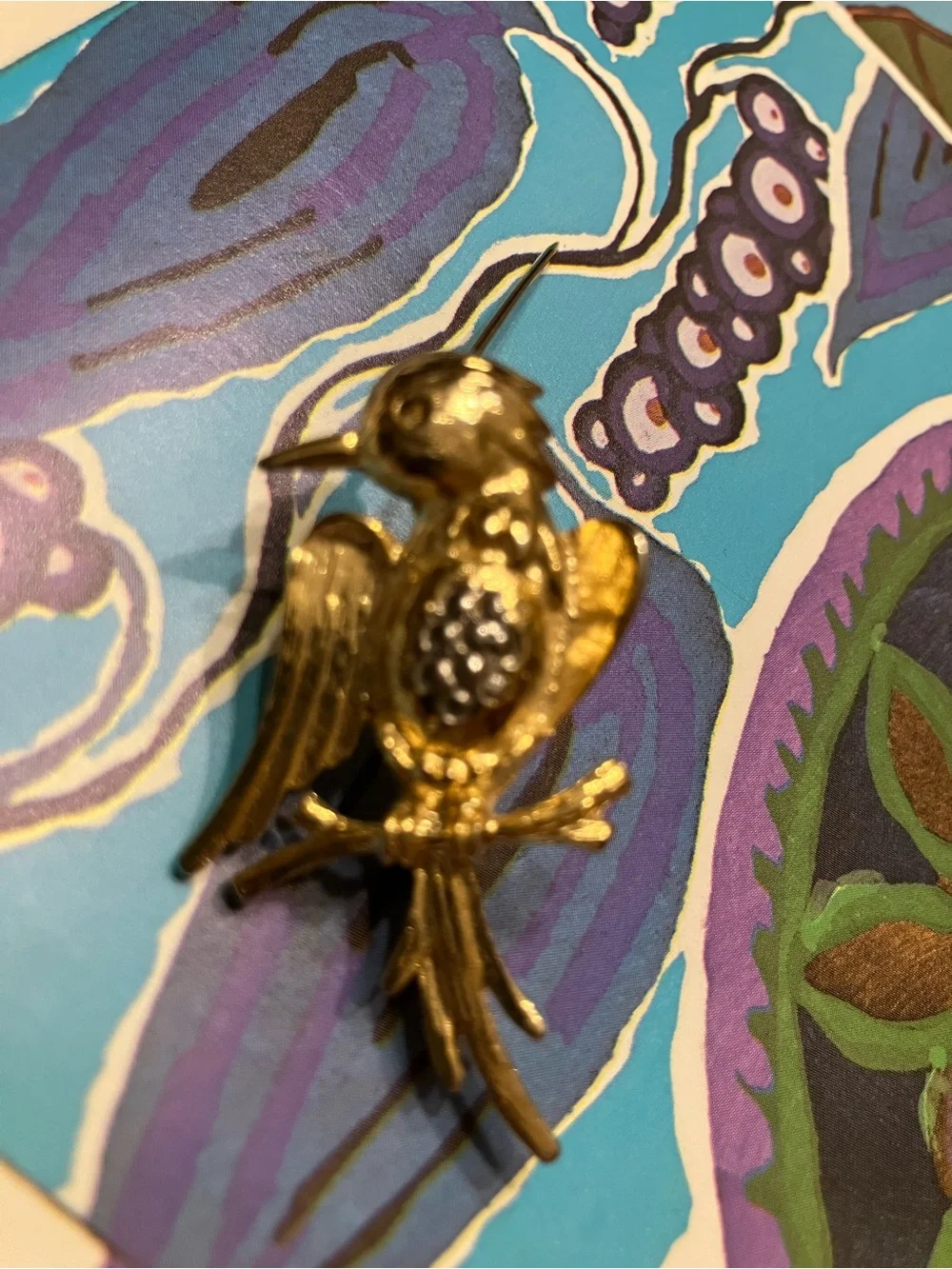 GOLD TONE BIRD BROOCH WITH PAVE RHINESTONES